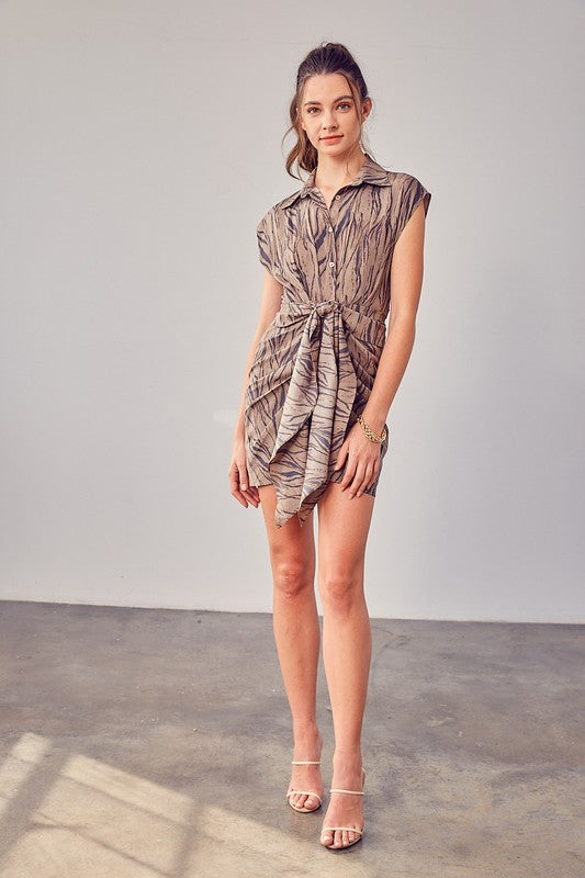 PRINT FRONT TIE DRESS