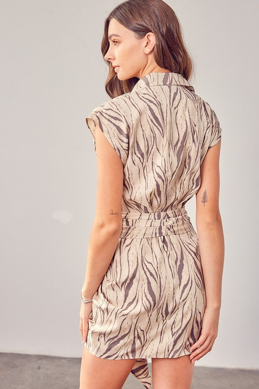 PRINT FRONT TIE DRESS